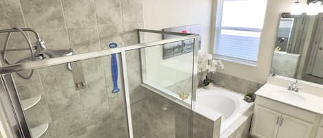Toallas, jabón, papel de baño