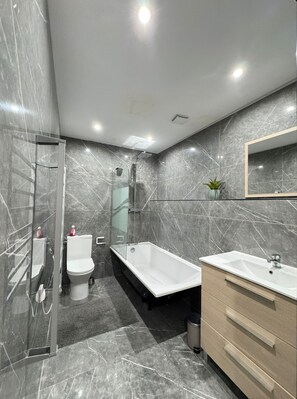 Hair dryer, towels, soap, toilet paper - Elegant duplex apartment 10 minutes from downtown Nîmes (Nîmes)