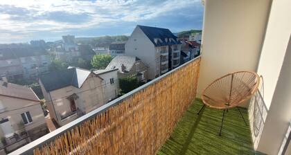 Le Cosy Gaillard, 3 étoiles. Vue sur la ville et place de parking privée.