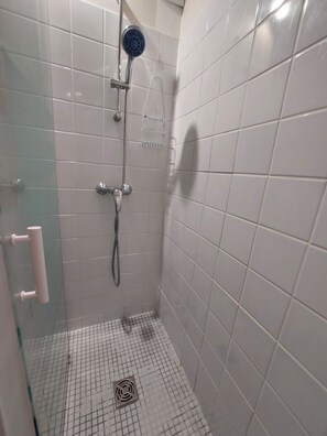 Bathroom - Vrbo Property (Brive-la-Gaillarde)