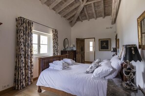 6 bedrooms, desk, iron/ironing board, free WiFi - Villa Malbec, exceptional home 10 min from Cahors. 17c and 19c restored Villa (Cahors)