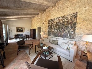 Smart TV, fireplace, ping pong, books - Villa Malbec, exceptional home 10 min from Cahors. 17c and 19c restored Villa (Cahors)