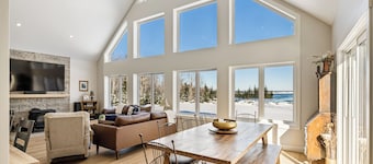 Grumps at Table Rock-3 Bedroom waterfront chalet in the woods of Little Pond.