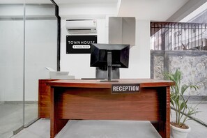 House | Reception - Super Townhouse Sector 46 Huda Market (Gurugram)