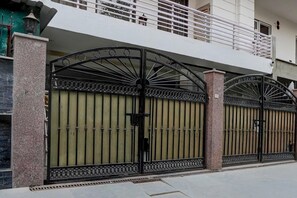 House | Reception - Super Townhouse Sector 46 Huda Market (Gurugram)