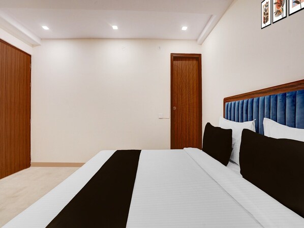 House - Deluxe Super Townhouse Deluxepreet Vihar (New Delhi)
