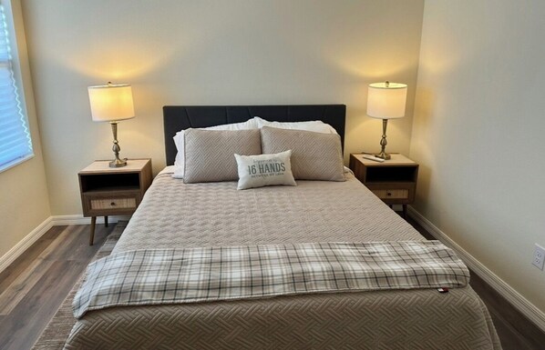 Iron/ironing board, WiFi, bed sheets
