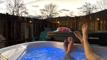 Bañera de hidromasaje al aire libre