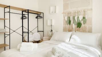 Travel crib
