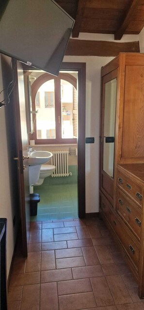 Camera singola | Bagno | Asciugacapelli, pantofole, asciugamani, sapone
