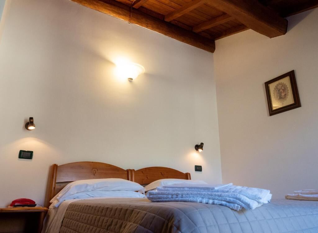 Kahden hengen huone (yksi tai kaksi sänkyä), parveke, vuoristonäköala