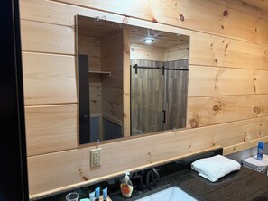 Standard Twin Room | Bathroom - 4 Corners Event Center (Elk Falls)