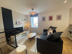 Living area - Charming duplex close to beaches and shops (Plougonvelin)