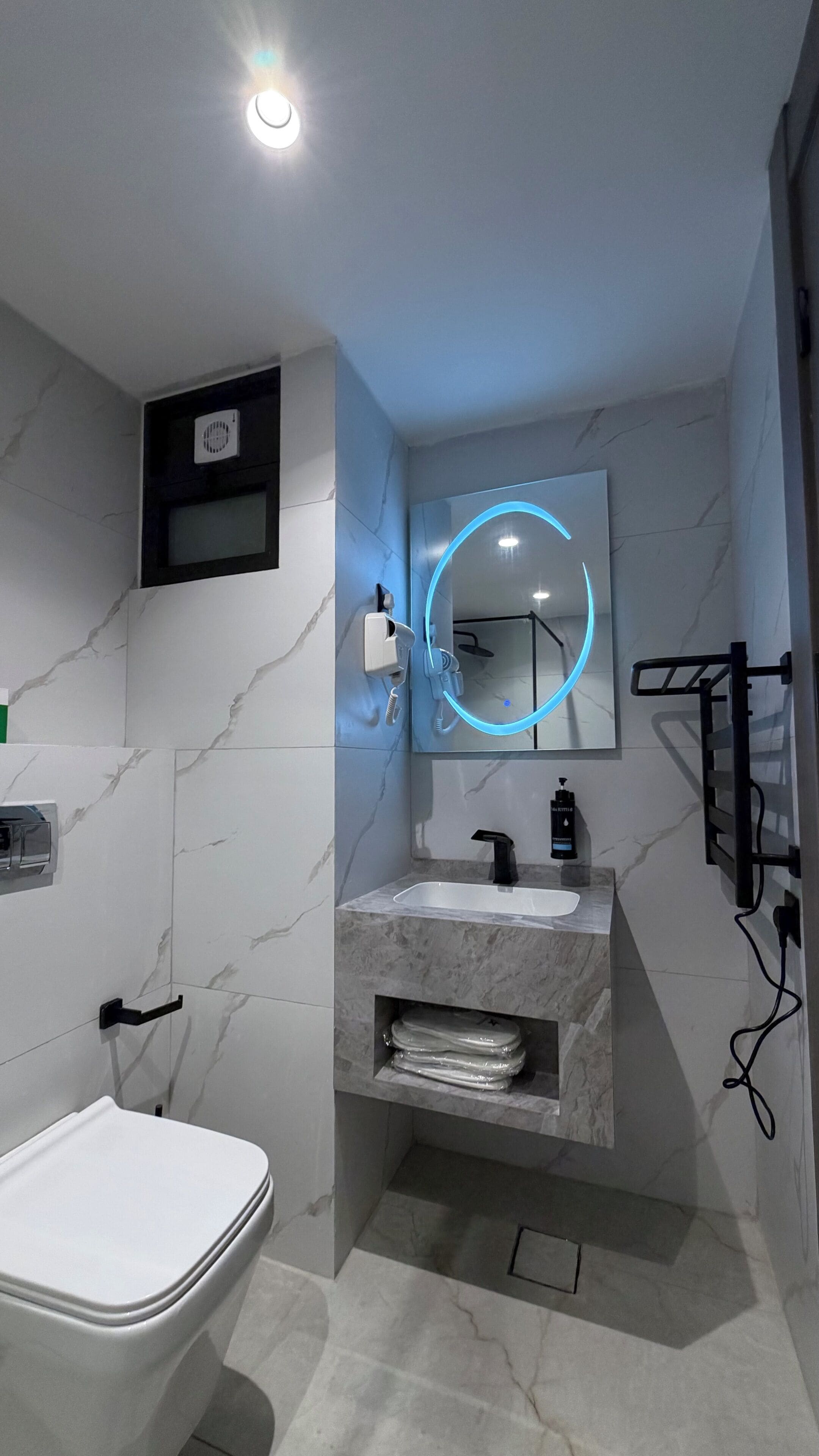 Apartment, 2 Bedrooms, Accessible, Smoking | Bathroom