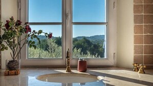 A bathroom with a large window, a sink, and a vase with flowers. - Villa with views of the Alpilles and Luberon mountains (Mallemort)