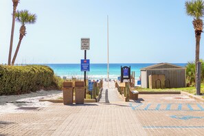 Property grounds - Beachside Ground‑Floor Getaway with Pool (Destin)