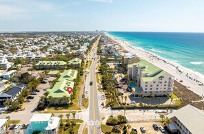 Beach nearby, sun-loungers, beach towels - Beachside Ground‑Floor Getaway with Pool (Destin)