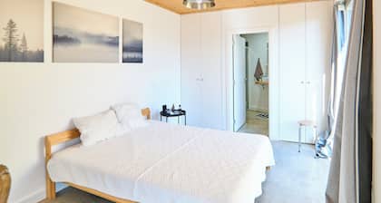 2-bedroom villa in beautiful Faro with cool AC breeze