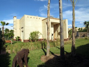 Exterior - Charming villa with pool and spa, rooftop bar with Atlas view - 3 Suites (Centre Commune Ouled Hassoune)