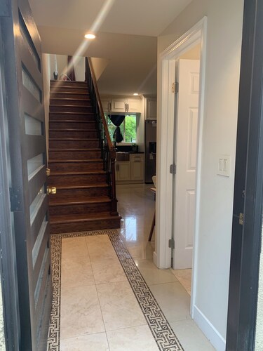 Charming new 2 story TH one bedroom 2 bathrooms very private has views fast WiFi