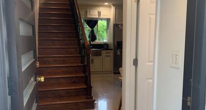 Charming new 2 story TH one bedroom 2 bathrooms very private has views fast WiFi