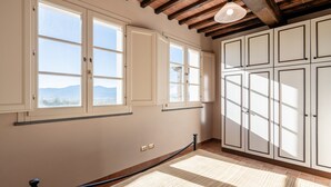 A room with large windows, a wooden ceiling, and built-in cabinets. - Il Girasole Apartment with Swimming Pool (Capannori)