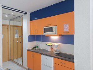Private kitchen - Studio with pool near port aventura and 200m from the beach (Salou)