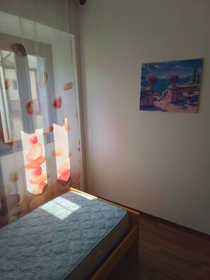 3 Schlafzimmer, Bügeleisen/Bügelbrett