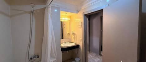 Combined shower/bathtub, towels, soap, toilet paper