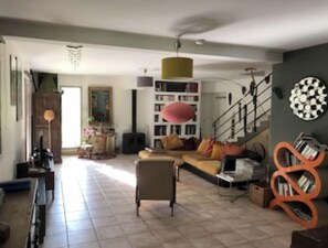 Living area - A large Villa and a 50m2 annex with heated and fenced swimming pool (Meyrargues)