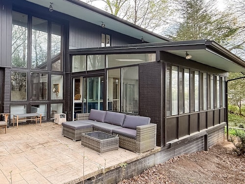 Architectural Retreat in West Knoxville | Designer Home