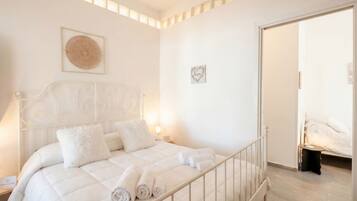 2 bedrooms, travel crib