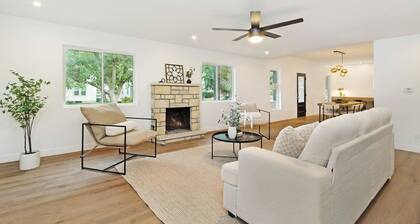 Spacious 4BR Near Aggieville | Stylish | Sleeps 8