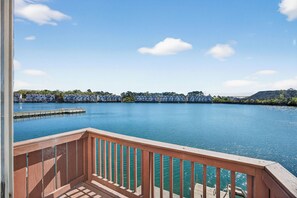 Property grounds - Three Bedroom New Lakefront Retreat in Charleston (North Charleston)