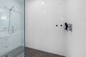 Shower, hair dryer, towels, soap - Modern Luxe City Retreat • Private Rooftop Oasis • Garage • Ideally Located (Tampa)