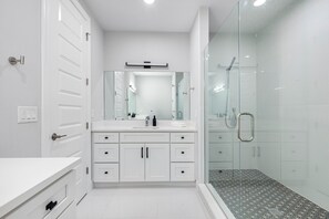 Shower, hair dryer, towels, soap - Modern Luxe City Retreat • Private Rooftop Oasis • Garage • Ideally Located (Tampa)