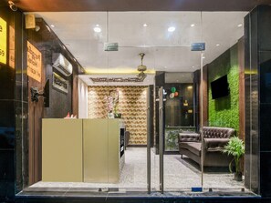 House | Reception - Classic With Twin Bed Collection O Chinar Park (Barasat)