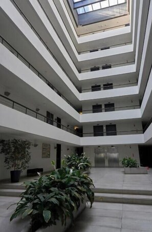 Interior - Modern and spacious shelter steps away from Plaza Ñuñoa (Ñuñoa)