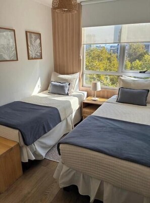 2 bedrooms, iron/ironing board, free WiFi, bed sheets - Modern and spacious shelter steps away from Plaza Ñuñoa (Ñuñoa)