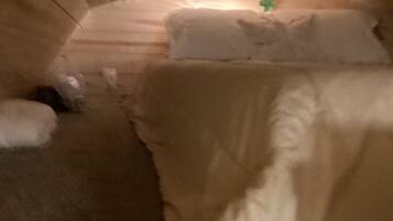 1 quarto, Wi-Fi de cortesia, roupa de cama
