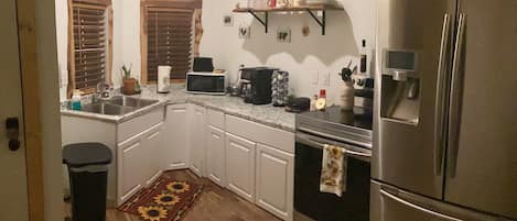 Coffee/tea maker, fridge, microwave, oven
