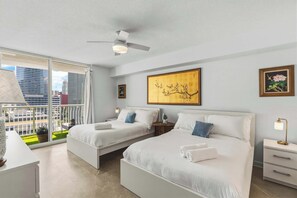1 bedroom, iron/ironing board, travel crib, WiFi - 1BR + Balcony • Skyline • 15min to FIFA FanFest (Brickell)