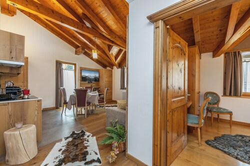 Apt "Homewood": rustic design with park and biolago