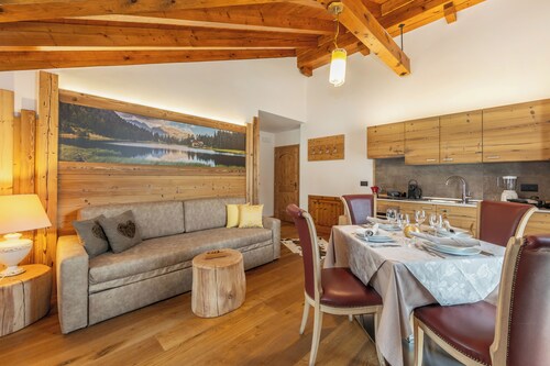 Apt "Homewood": rustic design with park and biolago