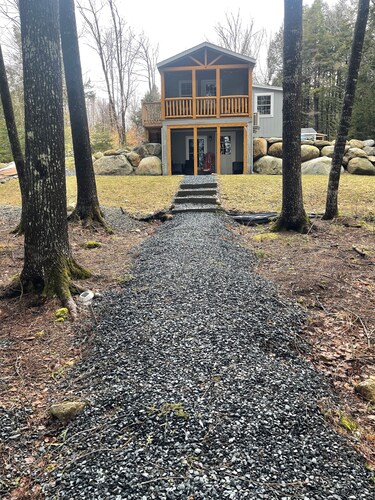 Lake paradise- Cozy 2-bedroom cabin walkout to the lake.