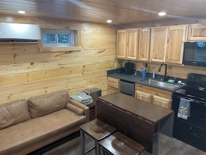 Lake paradise- Cozy 2-bedroom cabin walkout to the lake.