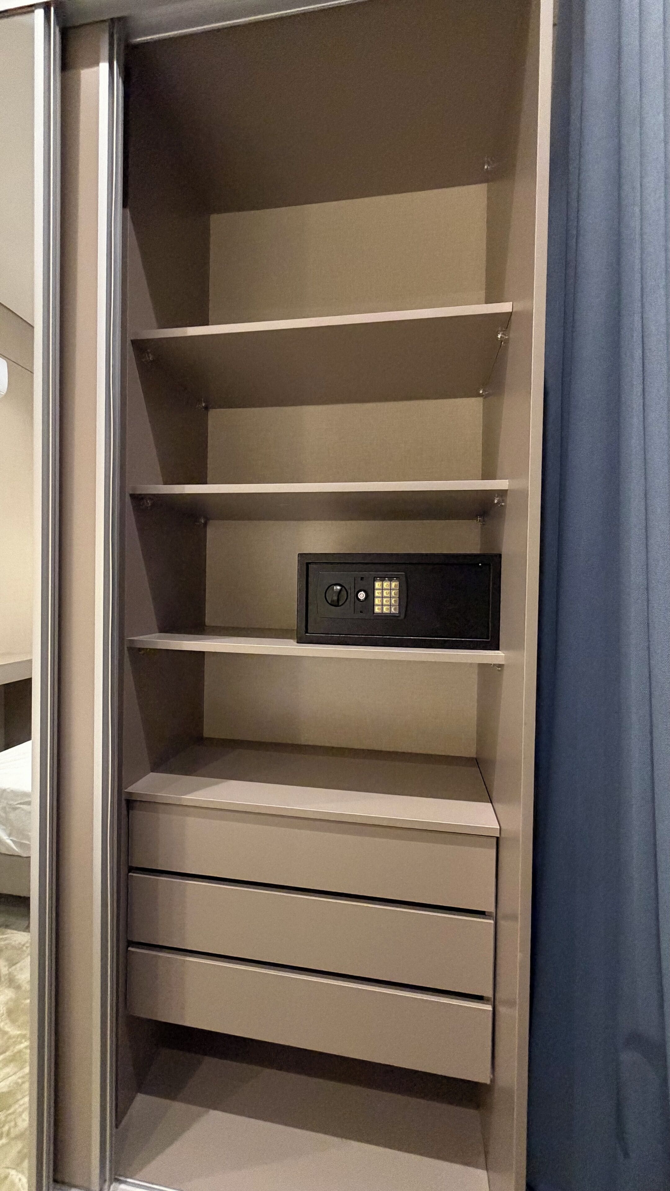 Apartment, 2 Bedrooms, Accessible, Smoking | Interior