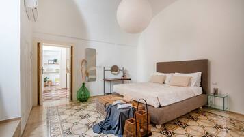 1 bedroom, iron/ironing board, internet, bed sheets
