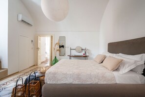1 chambre, fer et planche à repasser, accès Internet, draps fournis