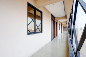 Interior - Deluxe With Twin Bed Townhouse Gidc Ankleshwar (Ankleshwar)